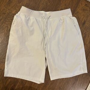 Mens Lululemon THE 9” shorts with liner